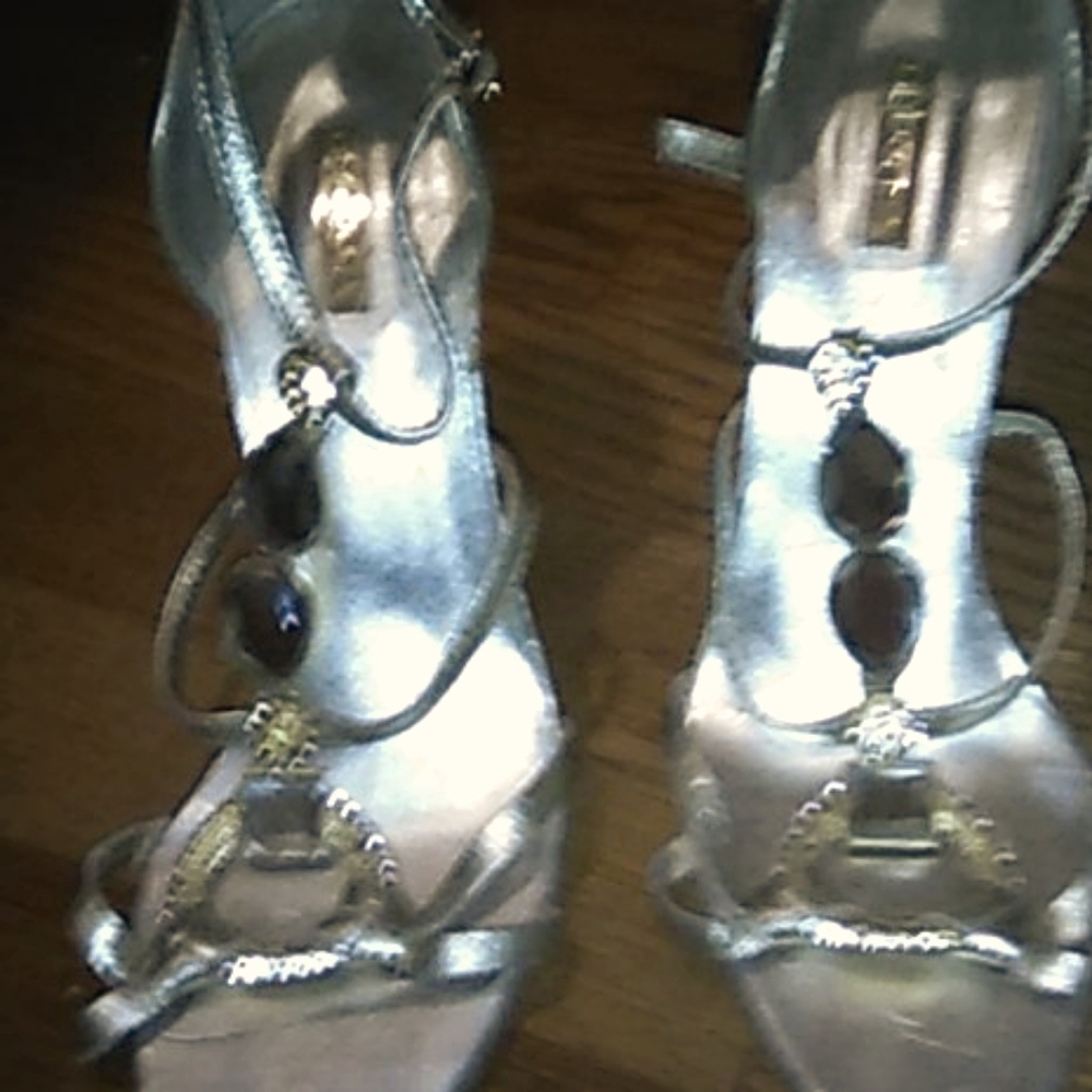 Sparkling gold heels with shiny mirrored crystals